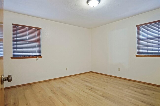 1125 N Patterson Dr in Moore, OK - Building Photo - Building Photo