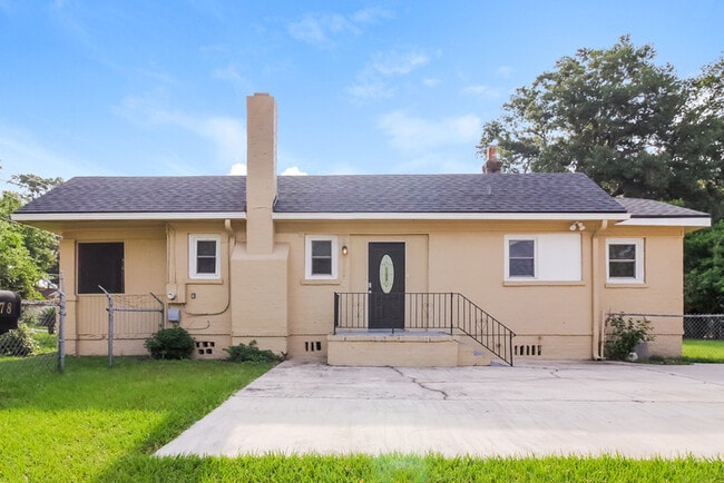 property at 478 W 63rd St