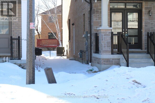 58 Bremner St in Whitby, ON - Building Photo - Building Photo