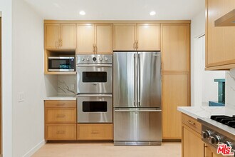 4933 Collett Ave in Los Angeles, CA - Building Photo - Building Photo