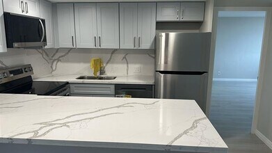 7520 Hornwood Dr in Houston, TX - Building Photo - Building Photo