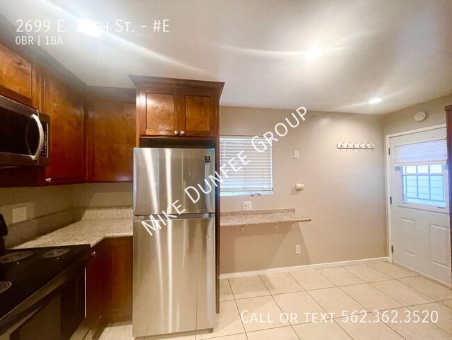 2699 E 20th St in Signal Hill, CA - Building Photo - Building Photo