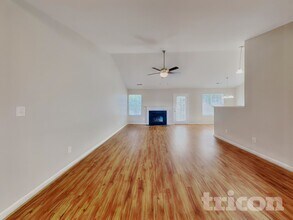 285 Stone Meadow Ct in Kernersville, NC - Foto de edificio - Building Photo