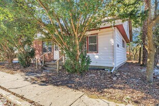 907 E California Ave, Unit 2 in Urbana, IL - Building Photo
