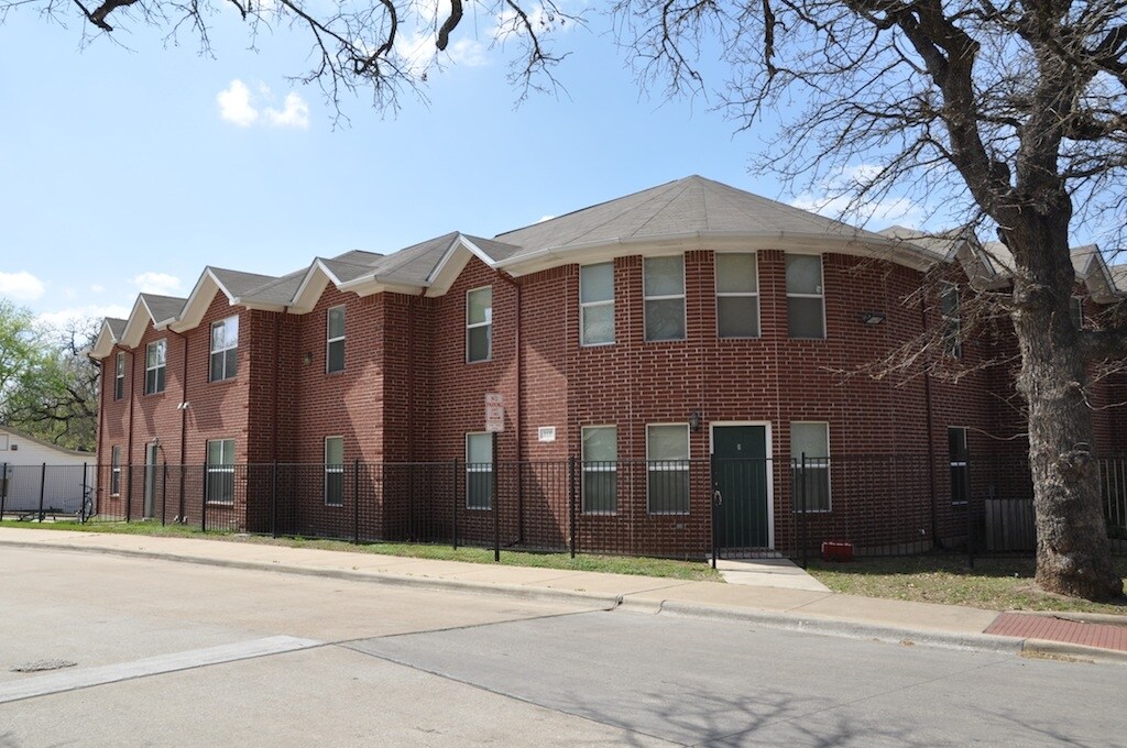 Cherry Hill in College Station, TX - Building Photo
