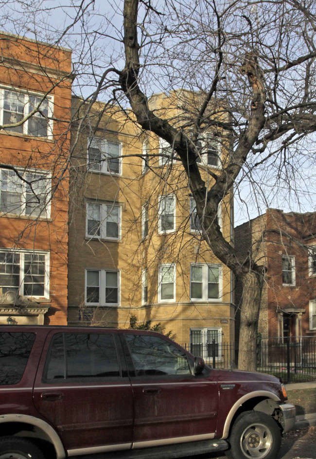 6308 N Oakley Ave in Chicago, IL - Foto de edificio - Building Photo