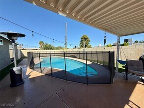 1609 Blue Mountain Dr in Las Vegas, NV - Building Photo - Building Photo