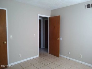 3704 E 11th St-Unit -B in Panama City, FL - Building Photo - Building Photo