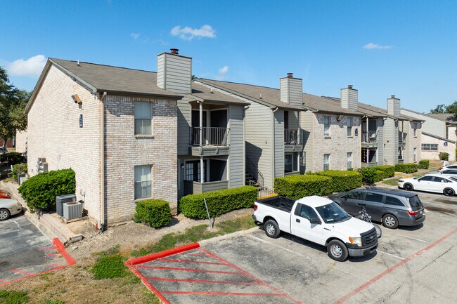 Peaks at Universal City in Universal City, TX - Building Photo - Building Photo