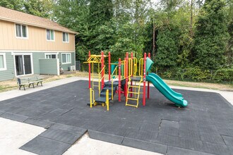 Riverton Terrace I in Tukwila, WA - Building Photo - Building Photo