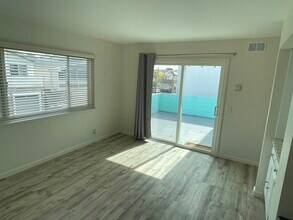 5312 Seashore Dr, Unit Studio in Newport Beach, CA - Foto de edificio - Building Photo