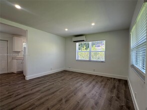 2321 Madison St in Hollywood, FL - Building Photo - Building Photo