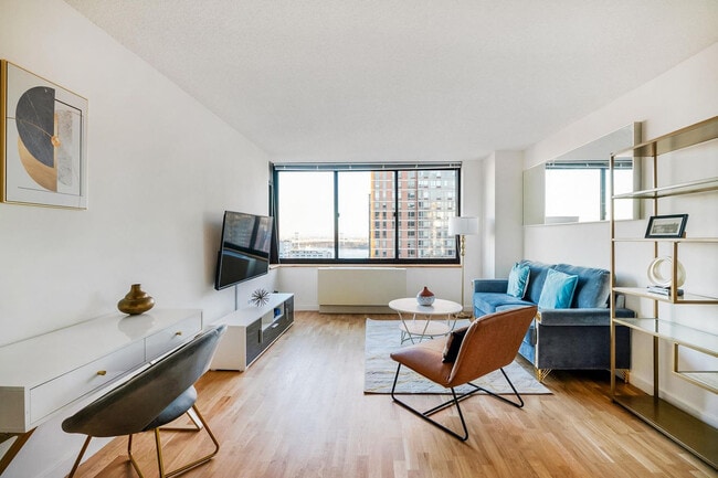 175 E 96th St in New York, NY - Building Photo - Building Photo
