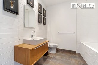 420 W 25th St-Unit -7B in New York, NY - Foto de edificio - Building Photo