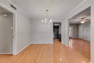 5811 E University Blvd in Dallas, TX - Building Photo - Building Photo