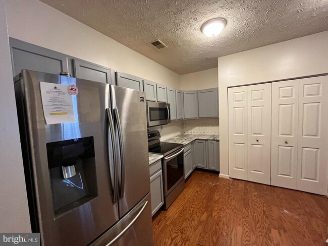 2503 Amber Orchard Ct W in Odenton, MD - Building Photo - Building Photo