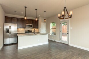 805-807 Jameson St in Weatherford, TX - Building Photo