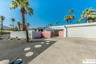 750 E Alexander Way in Palm Springs, CA - Building Photo - Building Photo