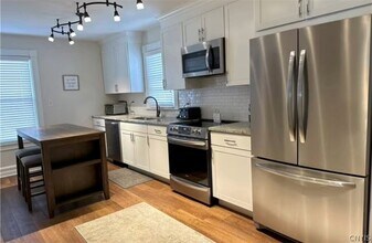 26 Paris Rd in New Hartford, NY - Building Photo - Building Photo