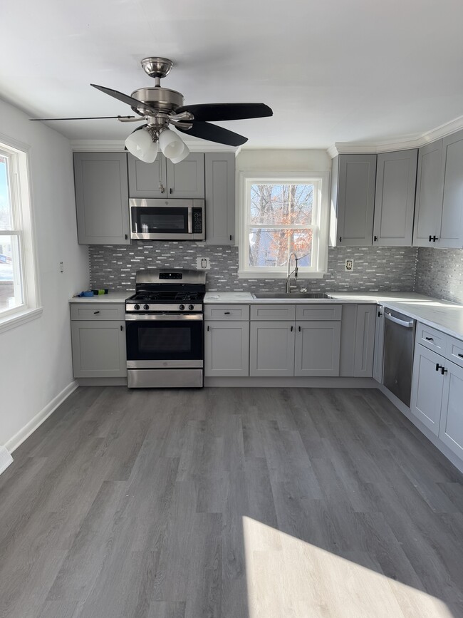 2703 Good Intent Rd in Deptford, NJ - Foto de edificio - Building Photo