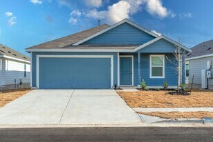 216 Little Sparklers Lp, Unit 3 in Hutto, TX - Building Photo