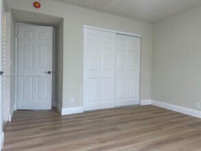 1463 Lake Crystal Dr in West Palm Beach, FL - Foto de edificio - Building Photo