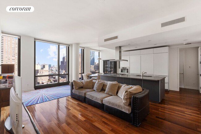 101 Warren St in New York, NY - Building Photo - Building Photo