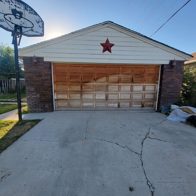 184 W Center St in Midvale, UT - Foto de edificio - Building Photo