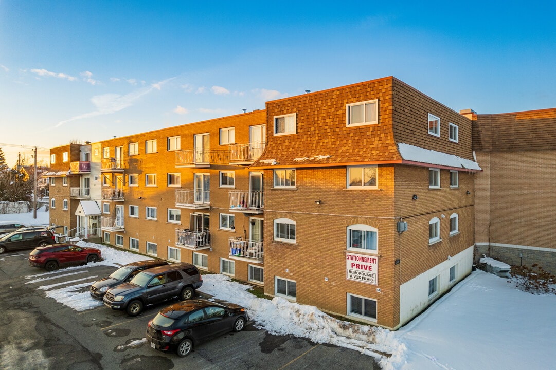 Place Primeau in Châteauguay, QC - Building Photo