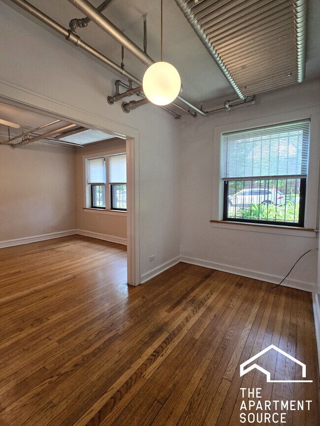 property at 4527 N Paulina St
