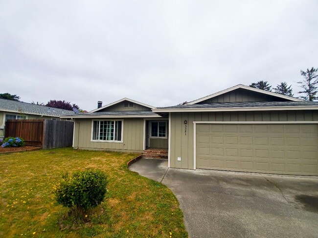 5381 Noe Ave in Eureka, CA - Building Photo - Building Photo