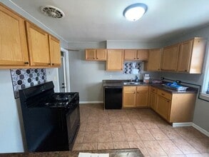 2412 E 8th St in Sioux Falls, SD - Building Photo - Building Photo