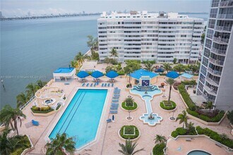 7601 E Treasure Dr, Unit 2111 in North Bay Village, FL - Building Photo - Building Photo