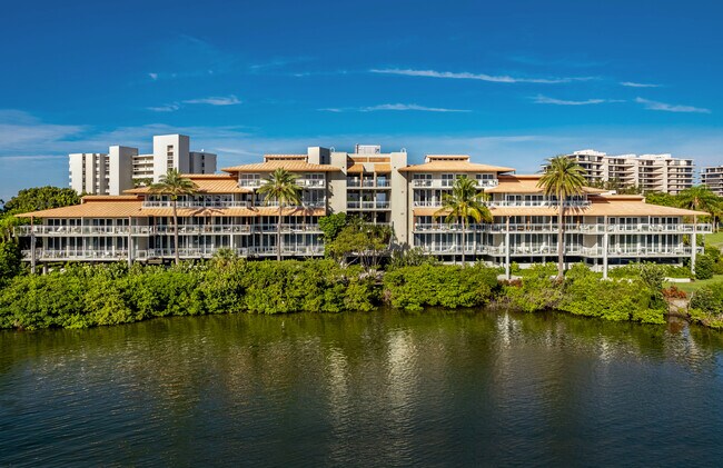 225 Sands Point Rd in Longboat Key, FL - Building Photo - Building Photo
