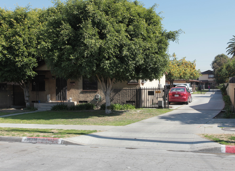 16314-16322 Cornuta Ave in Bellflower, CA - Building Photo