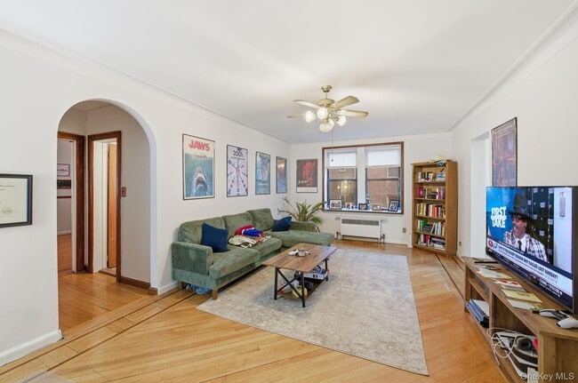 1 Broad Pkwy in White Plains, NY - Building Photo - Building Photo