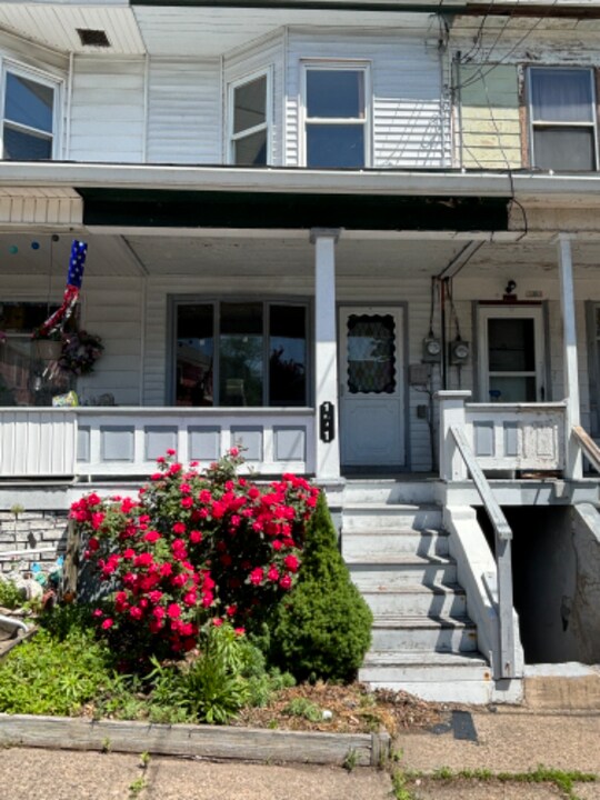 1011 W Willow St in Ranshaw, PA - Foto de edificio