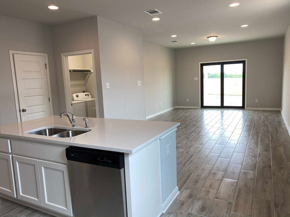 111 Wild Wind Cv in Jarrell, TX - Building Photo