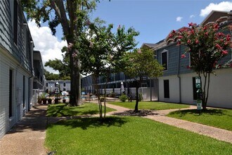 1901 S Voss Rd in Houston, TX - Building Photo - Building Photo