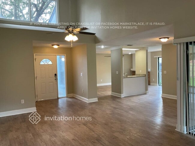 15642 Bear Creek Dr in Tampa, FL - Building Photo - Building Photo