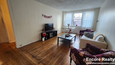 1999 Commonwealth Ave, Unit 12A in Boston, MA - Foto de edificio - Building Photo