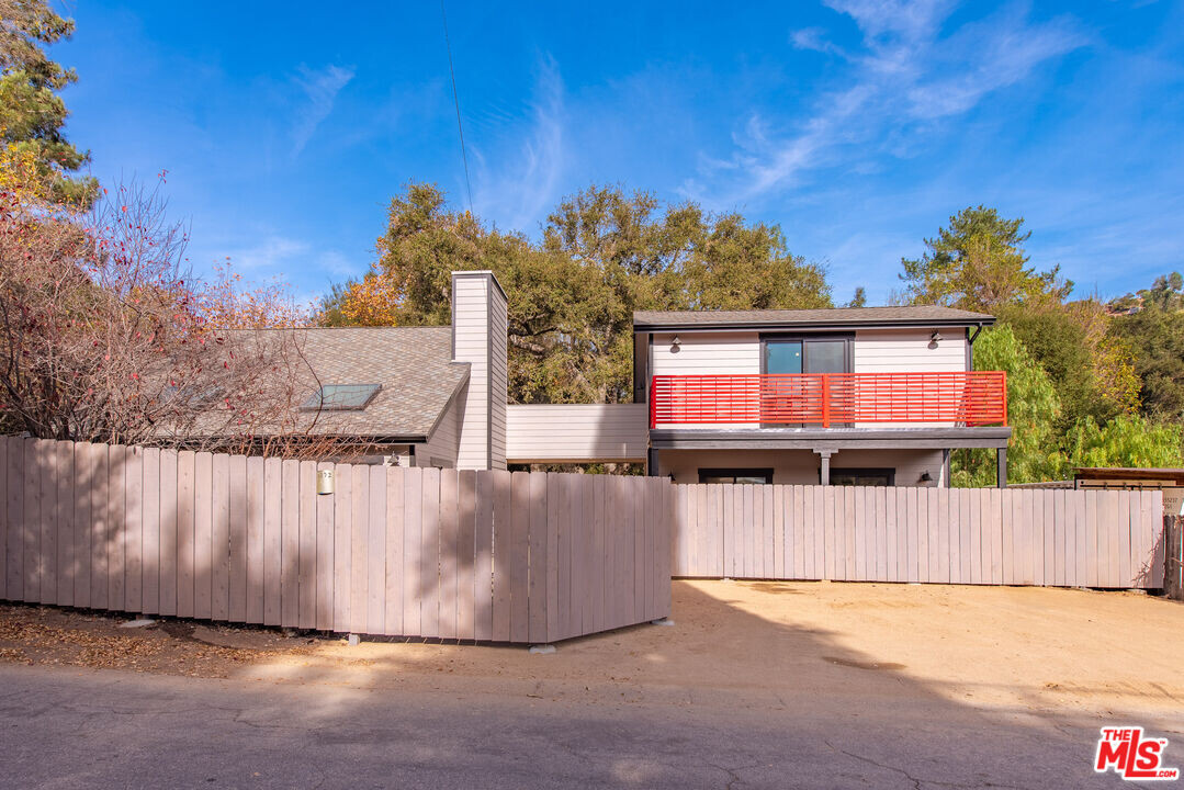 1372 Old Topanga Canyon Rd in Topanga, CA - Building Photo