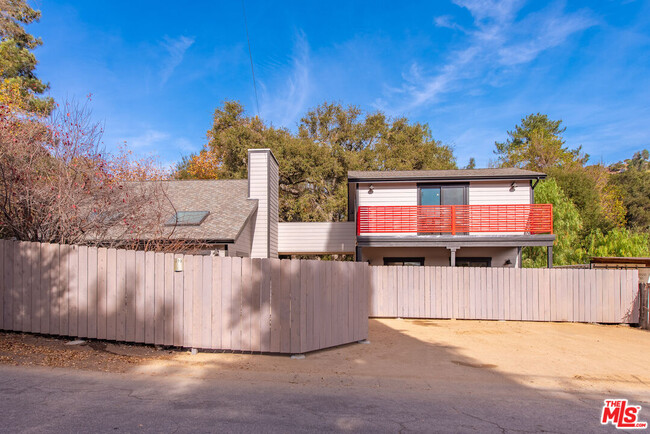 1372 Old Topanga Canyon Rd