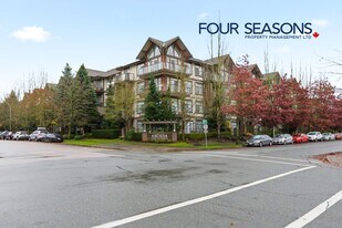 15388-15101 101 Ave in Surrey, BC - Building Photo