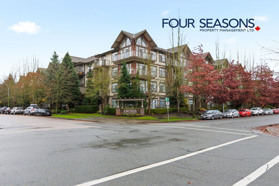 15388-15101 101 Ave in Surrey, BC - Building Photo