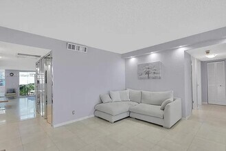 1880 S Ocean Dr in Hallandale Beach, FL - Foto de edificio - Building Photo