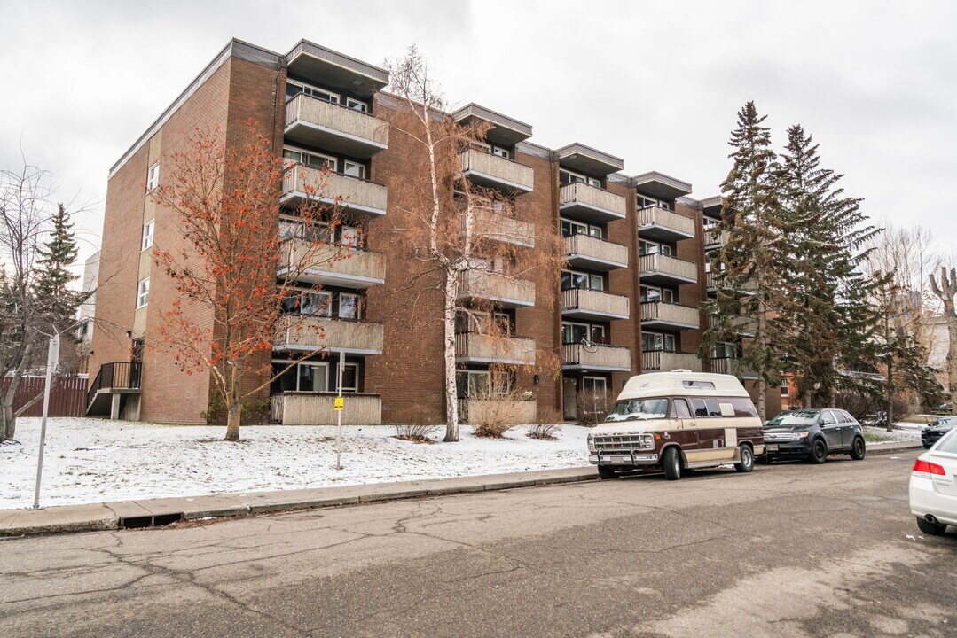 903-903 19 Ave SW in Calgary, AB - Building Photo