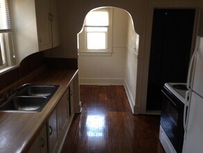 1142 E Elm St in Springfield, MO - Building Photo - Building Photo
