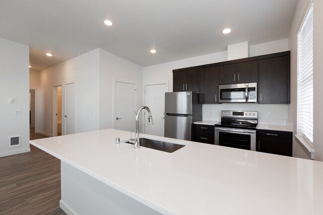 1111 W Fourth Plain Blvd in Vancouver, WA - Building Photo - Building Photo