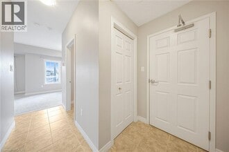 1108 Fairway Rd N in Kitchener, ON - Building Photo - Building Photo